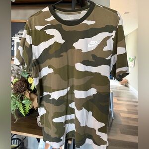 Nike Men’s Camouflage Short-Sleeve Crew Tee — Olive Green & White